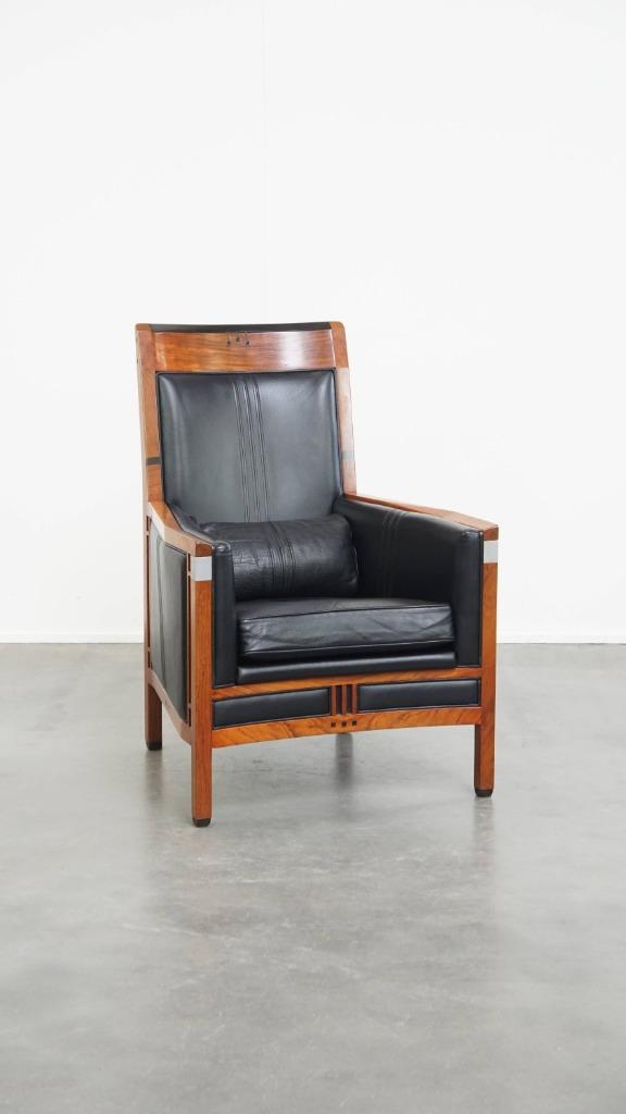 Zwarte rundleren en houten Art Deco fauteuil van Schuitema, Huis en Inrichting, Fauteuils, Gebruikt, 50 tot 75 cm, 75 tot 100 cm