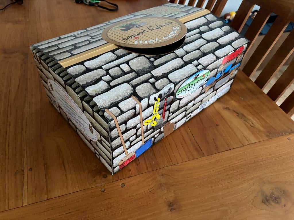 Crafty Ponies Stable Yard Box - Zo goed als nieuw, Ophalen, Zo goed als nieuw