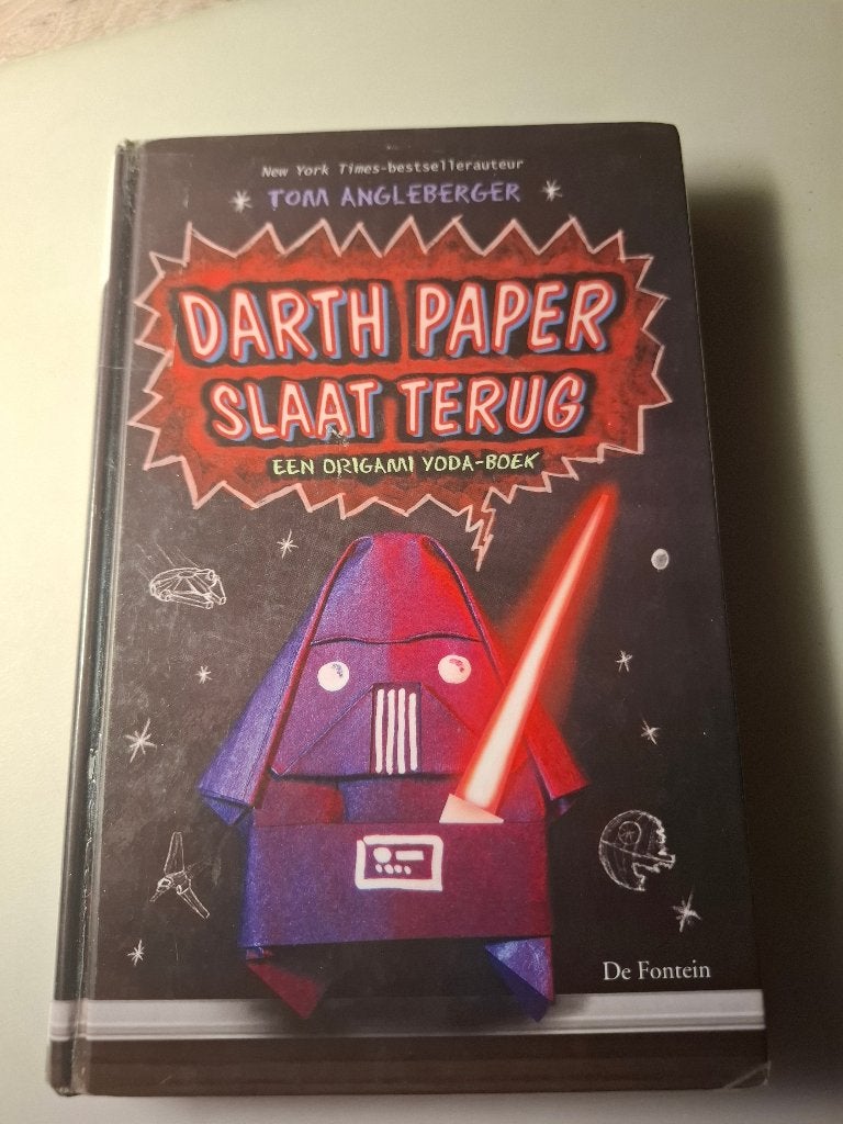 Boek - Darth Paper slaat terug, Ophalen of Verzenden, Gelezen, Fictie