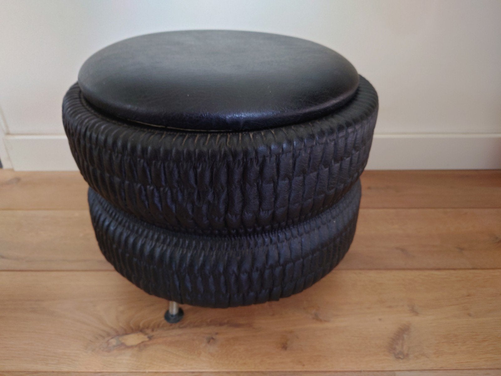 Space Age skai leren Poef / naaipoef / voetenbank / kruk, Overige materialen, Minder dan 50 cm, Rond, Minder dan 50 cm
