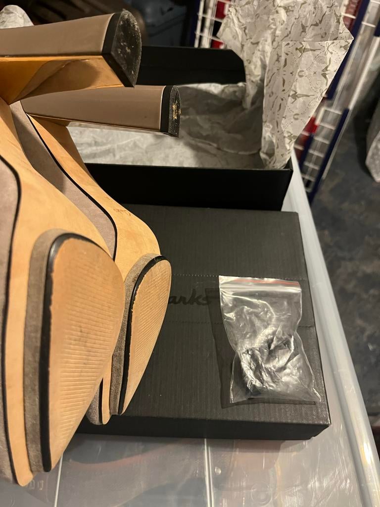 Clarks Pumps - Nieuw, Kleding | Dames, Schoenen, Nieuw, Pumps, Beige, Ophalen of Verzenden