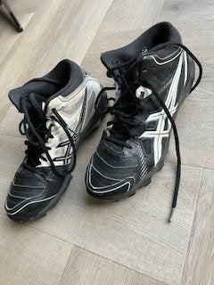 Asics nette halfhoge veldschoenen maat 40, Sport en Fitness, Korfbal, Ophalen of Verzenden, Zo goed als nieuw, Schoenen