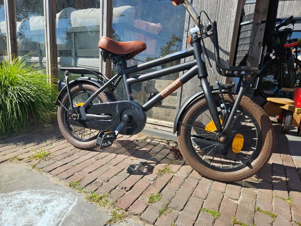 Zwarte kinderfiets 14 inch - Supersuper Cooper, Fietsen en Brommers, Fietsen | Kinderfietsjes, Ophalen, Terugtraprem, Zijwieltjes