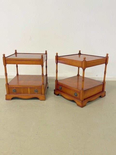Lamptafel taxus, twee stuks, Minder dan 55 cm, Gebruikt, Vierkant, Engels / Klassiek