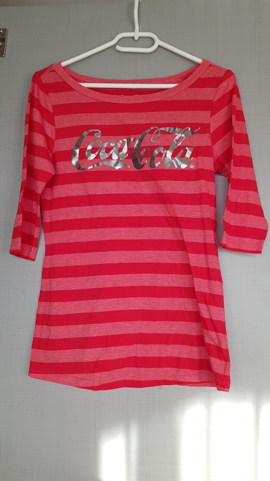 Coca Cola T-shirt rood gestreept maat M, Maat 38/40 (M), Coca Cola, Ophalen of Verzenden, Zo goed als nieuw