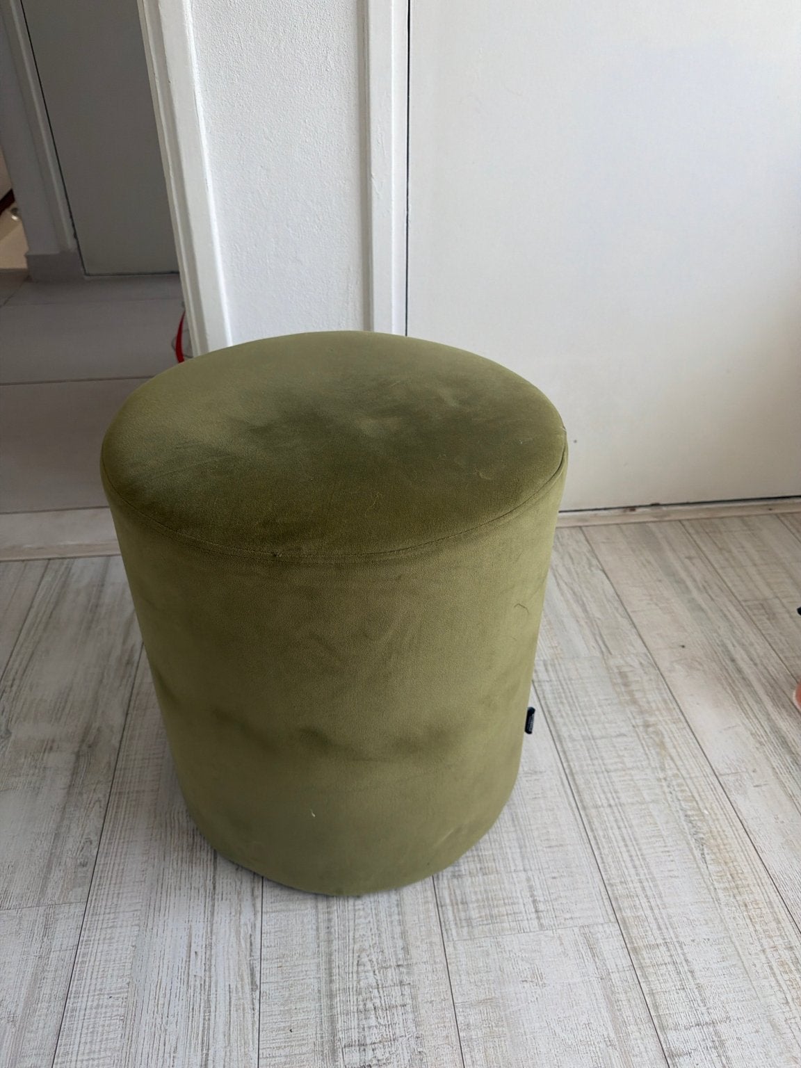 Riverdale poef/hocker in olijfgroen fluweel, Ophalen, Minder dan 50 cm, Rond, Zo goed als nieuw
