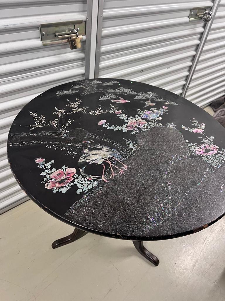 Zwart houten tafel met ingelegd parelmoer, Ophalen