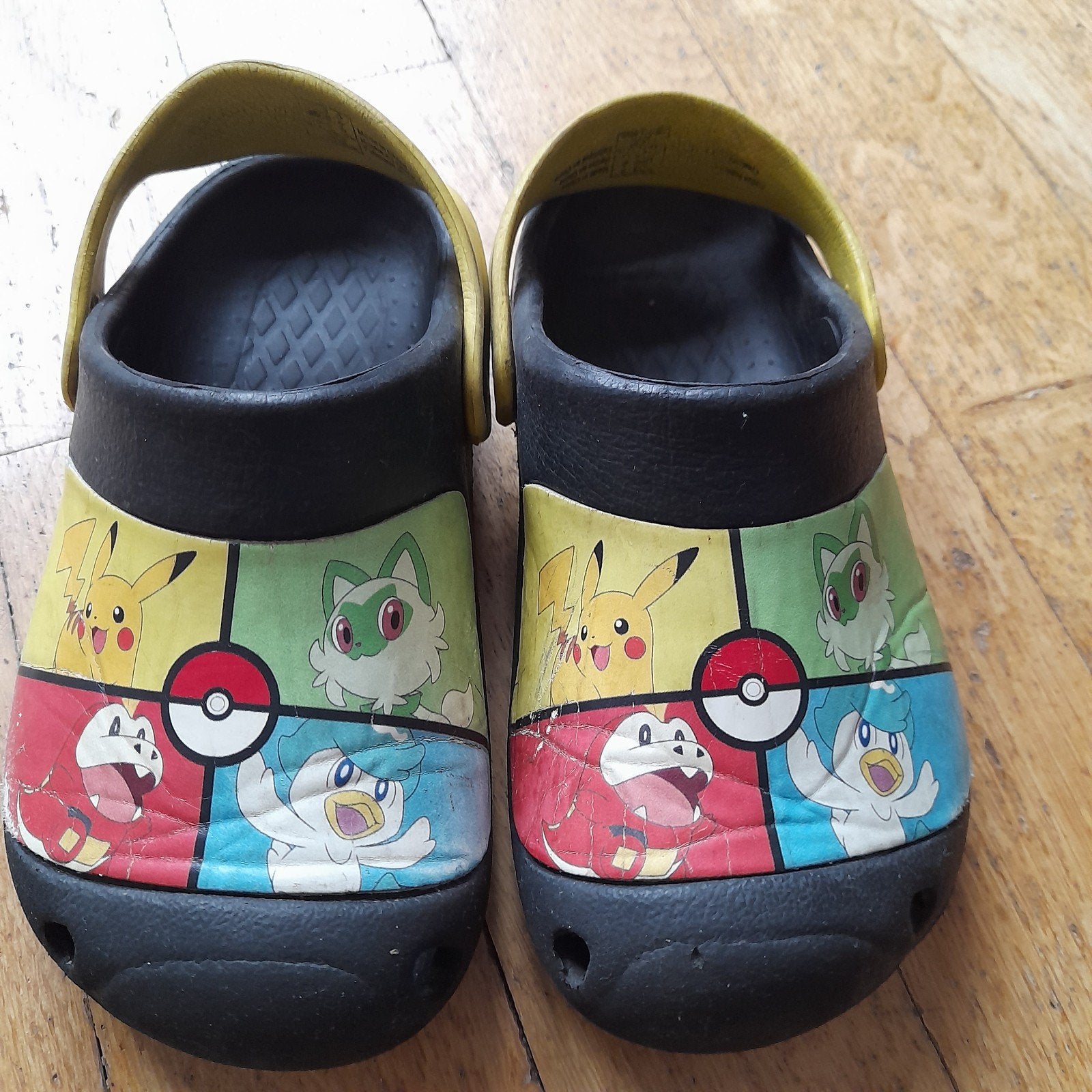 Pokemon Crocs Maat 29 - Pikachu, Sprigatito, Fuecoco, Quaxly, Gebruikt, Crocs, Jongen of Meisje, Schoenen