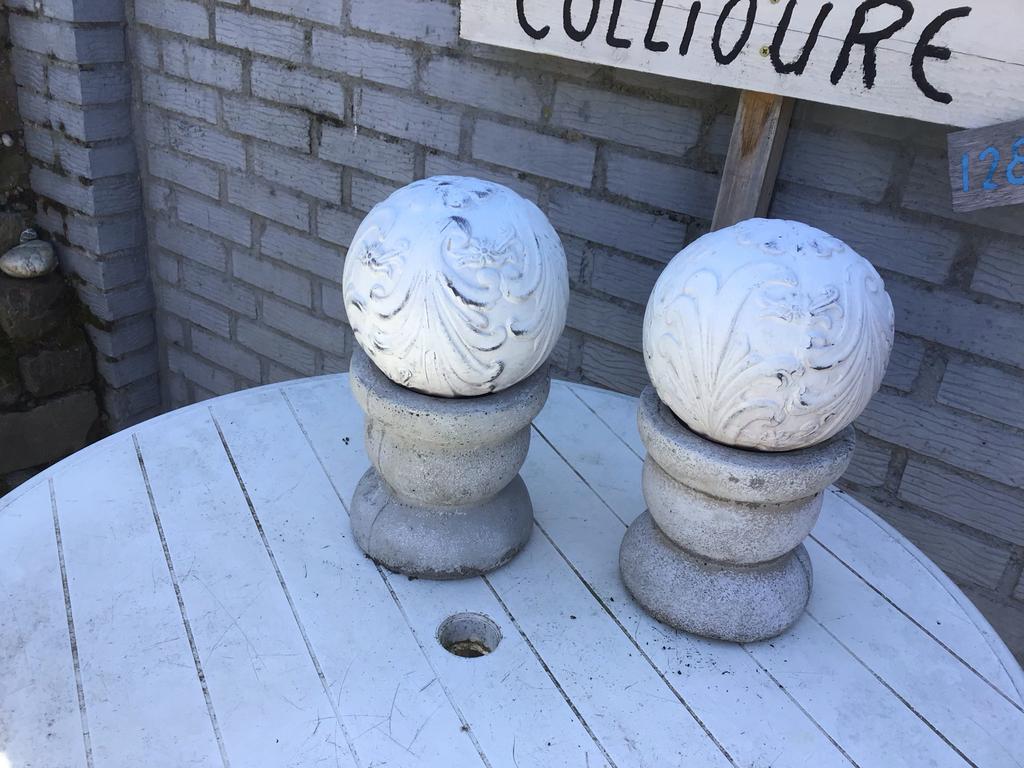 Decoratieve Bal op Steen voor Tuin - Wit/Grijs, Ophalen of Verzenden, Gebruikt, Beton, Abstract beeld
