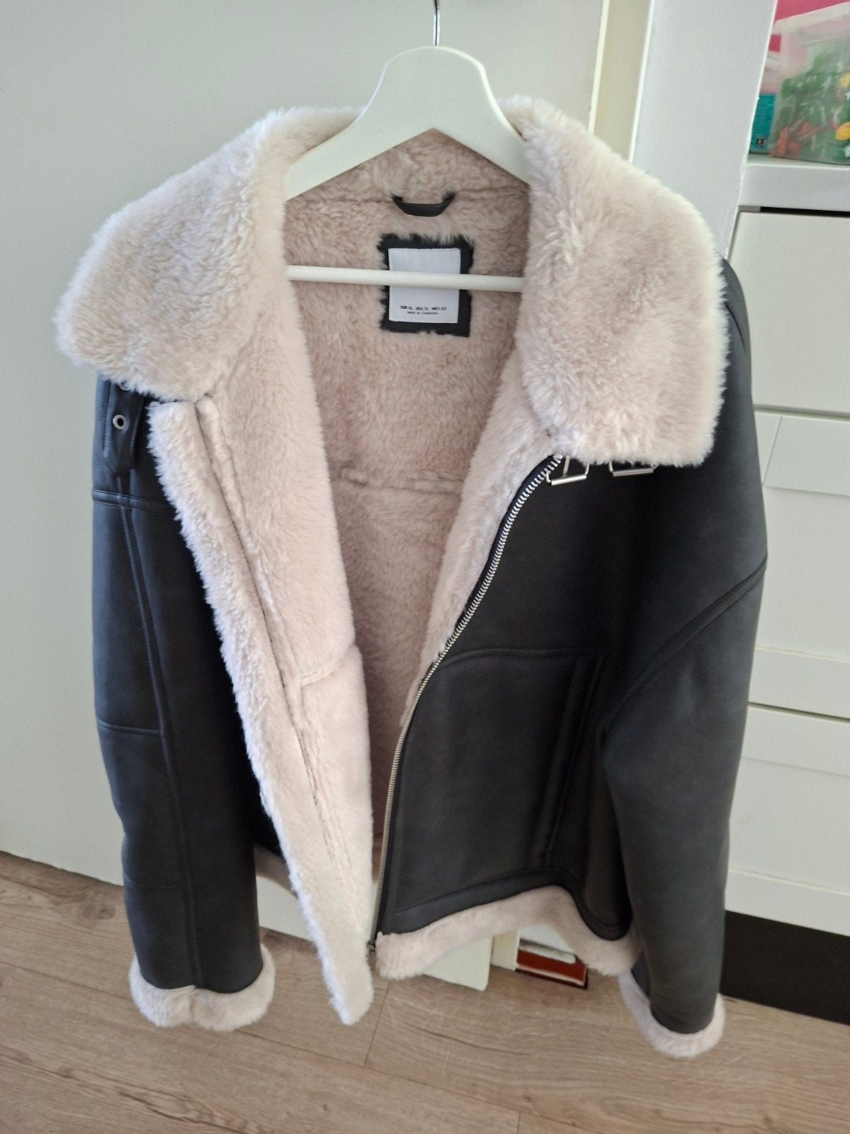 Zwarte pilotenjas met teddy voering, Ophalen, Zwart, Maat 46/48 (XL) of groter, Bershka