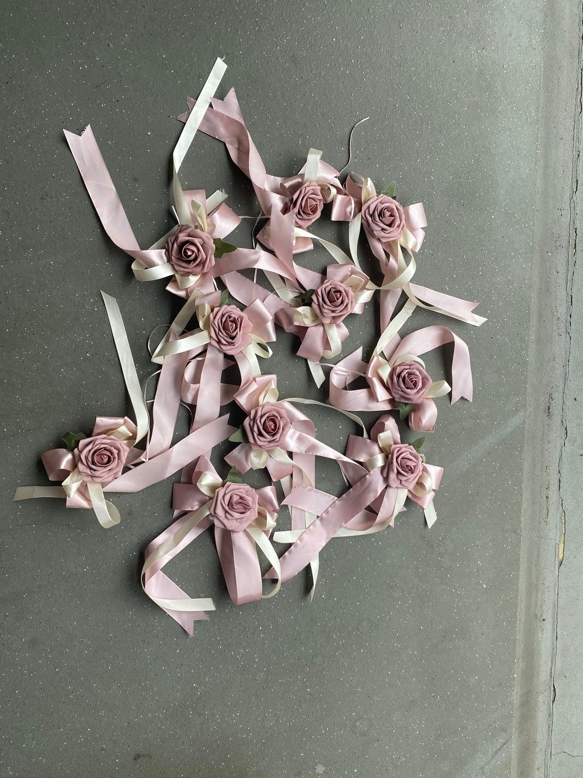 Roze bloemen decoratie voor stoelen bruiloft, Ophalen of Verzenden, Nieuw, Versiering, Geboorte of Huwelijk