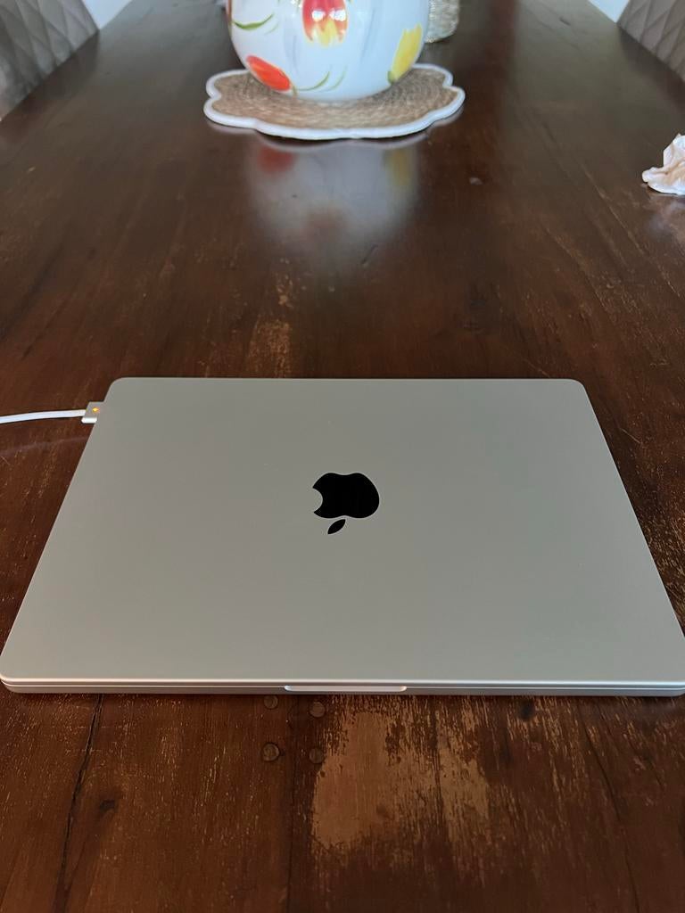 MacBook Pro 14-inch (2021) M1 Pro 16GB RAM 512GB SSD, Computers en Software, Apple Macbooks, Zo goed als nieuw, MacBook Pro, 15 inch