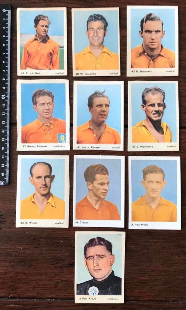 10 Oude Voetbalplaatjes Olympische Spelen 1952, Verzamelen, Sportartikelen en Voetbal, Ophalen of Verzenden, Zo goed als nieuw