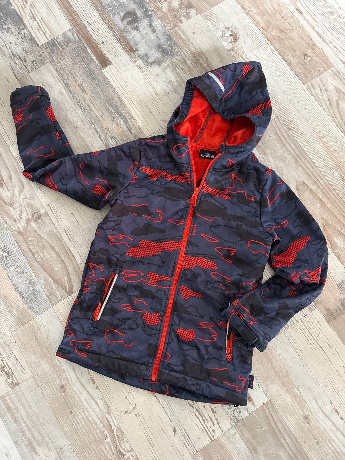 Stoere Softshell Jas Camouflage Rood/Zwart - Rocktrail, Ophalen, Gebruikt, Jongen of Meisje