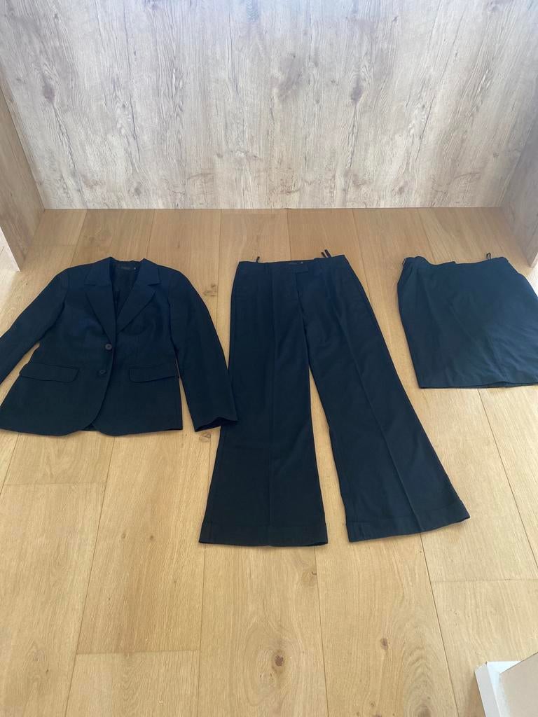 Nieuw driedelig damespak maat 38/40 donkerblauw, Kleding | Dames, Maat 38/40 (M), Kostuum of Pak, Blauw, Nieuw