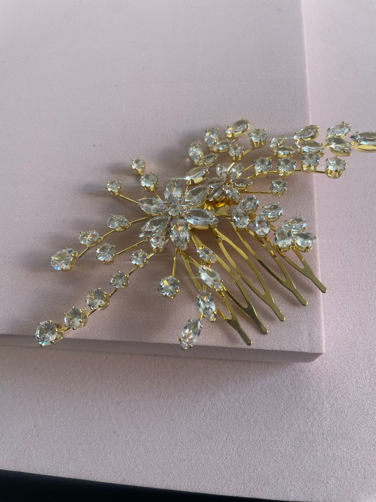Gouden bruidshaaraccessoire met kristallen tiara bruidsjurk, Ophalen of Verzenden, Zo goed als nieuw, Wit, Accessoires