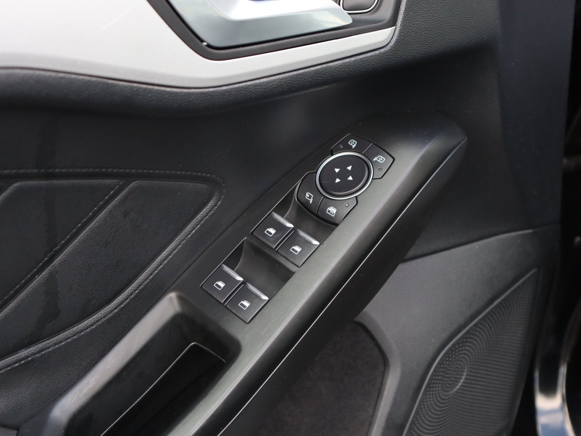 Foto 12 van Ford Focus Wagon 1.0 EcoBoost Trend Edition Business