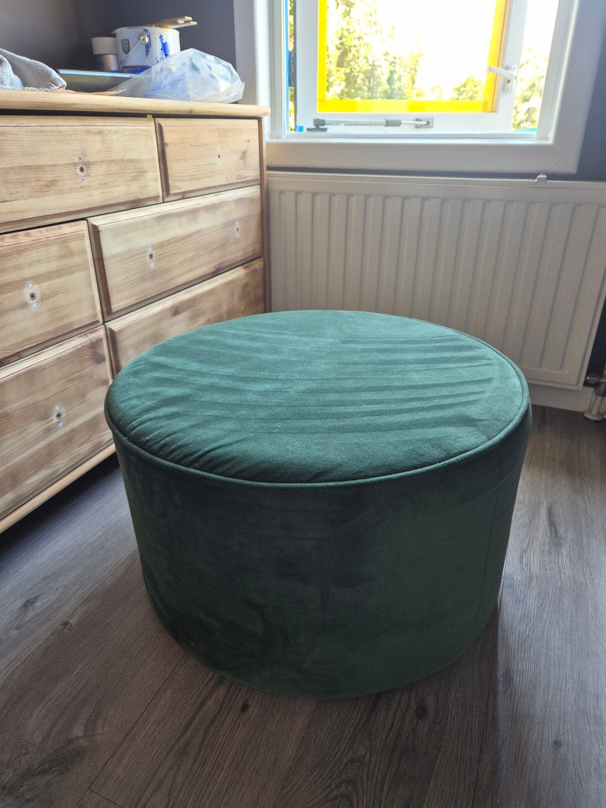 Groene fluwelen poef woood, Huis en Inrichting, Banken | Voetenbanken en Poefen, Ophalen, Gebruikt, Stof, 50 tot 75 cm