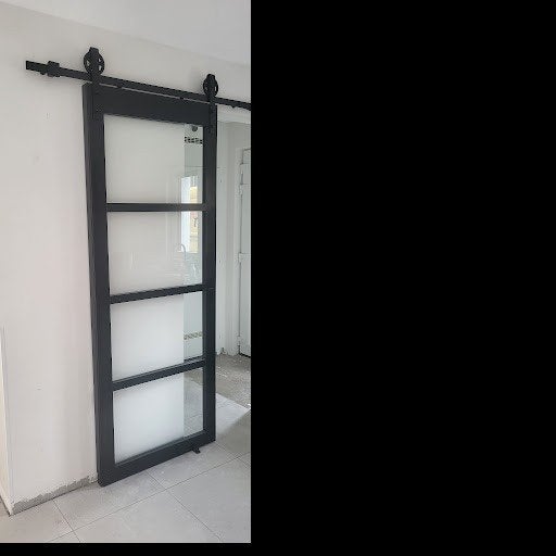Schuifdeur, zwart hout, 231 x 93 cm, inclusief railsysteem., Doe-het-zelf en Verbouw, Deuren en Horren, Ophalen, 80 tot 100 cm