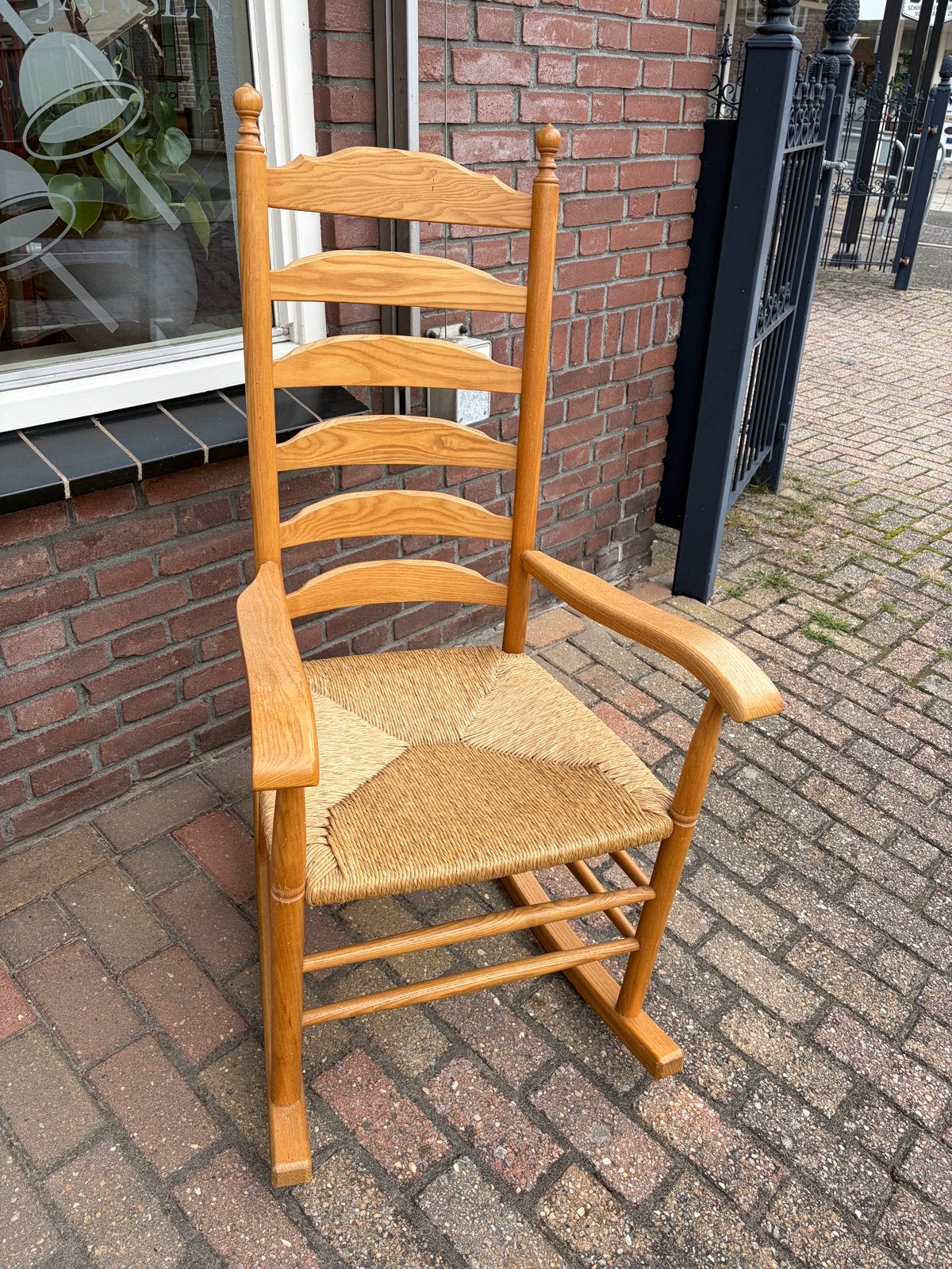Eikenhouten schommelstoel met armleuning, Ophalen, Gebruikt, Bruin, Eén