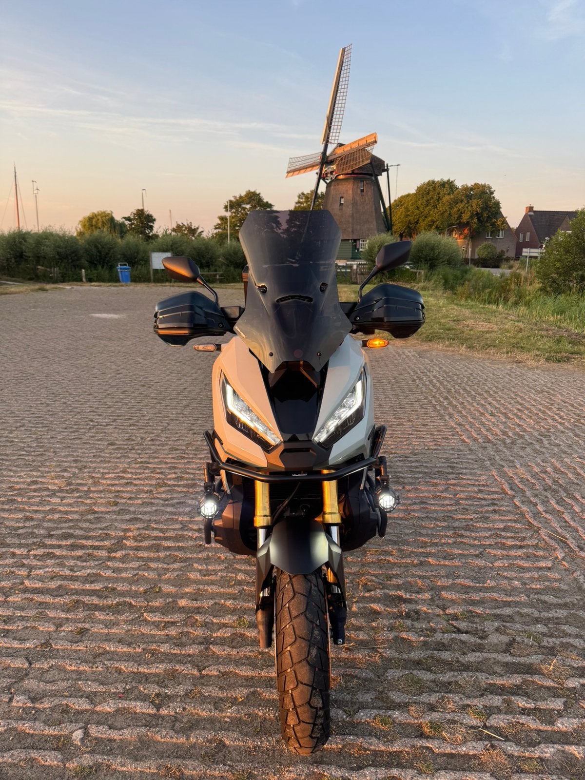 Honda X-ADV 2025 - Zo goed als nieuw, Akrapovic uitlaat, Particulier, Scooter