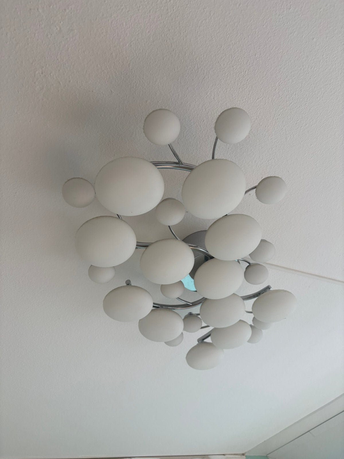 Plafondlamp met matte glazen bollen., Ophalen, Zo goed als nieuw