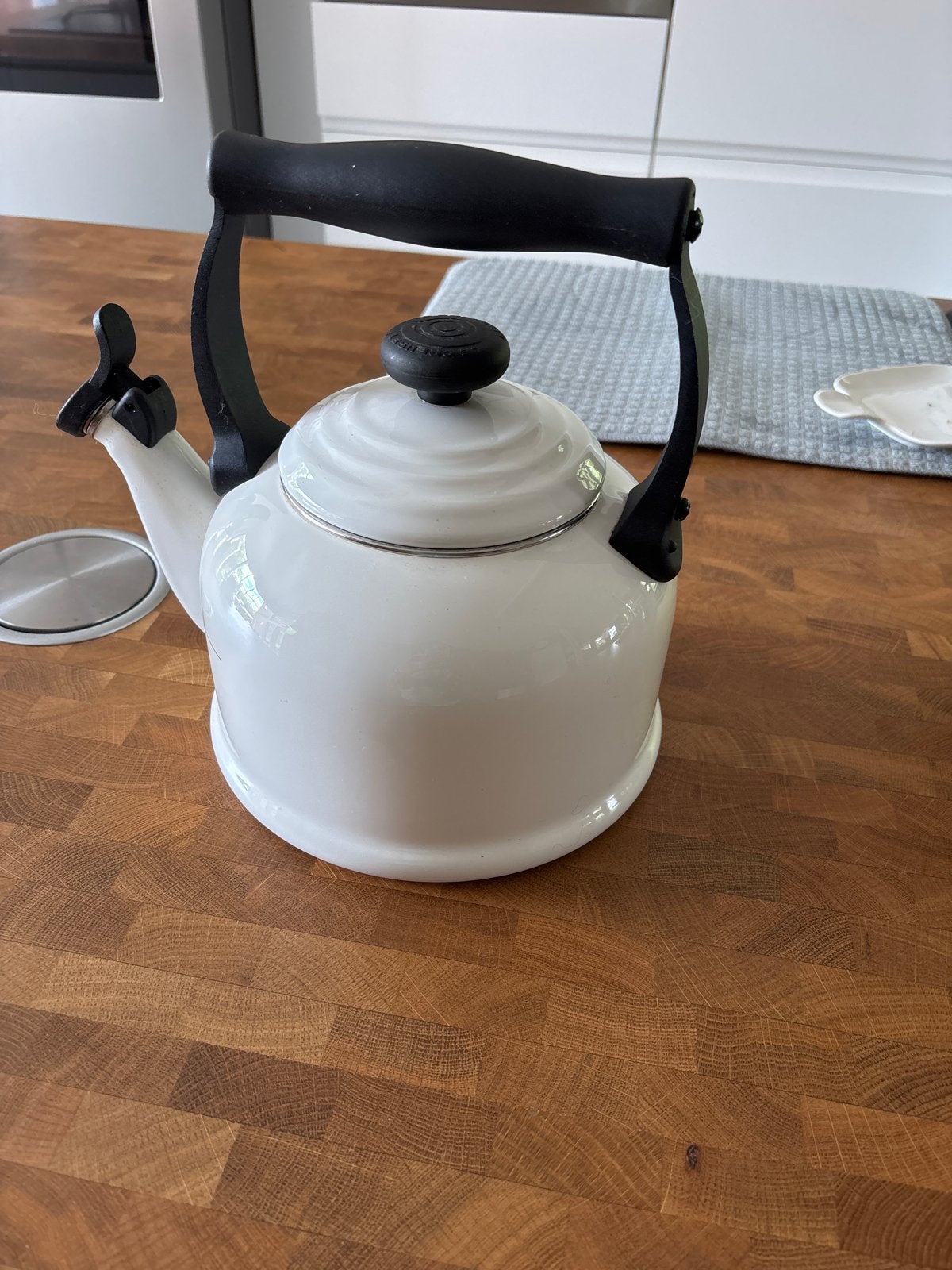 Le Creuset fluitketel wit - 2.1L, Witgoed en Apparatuur, 2 liter of meer, Ophalen, Gebruikt