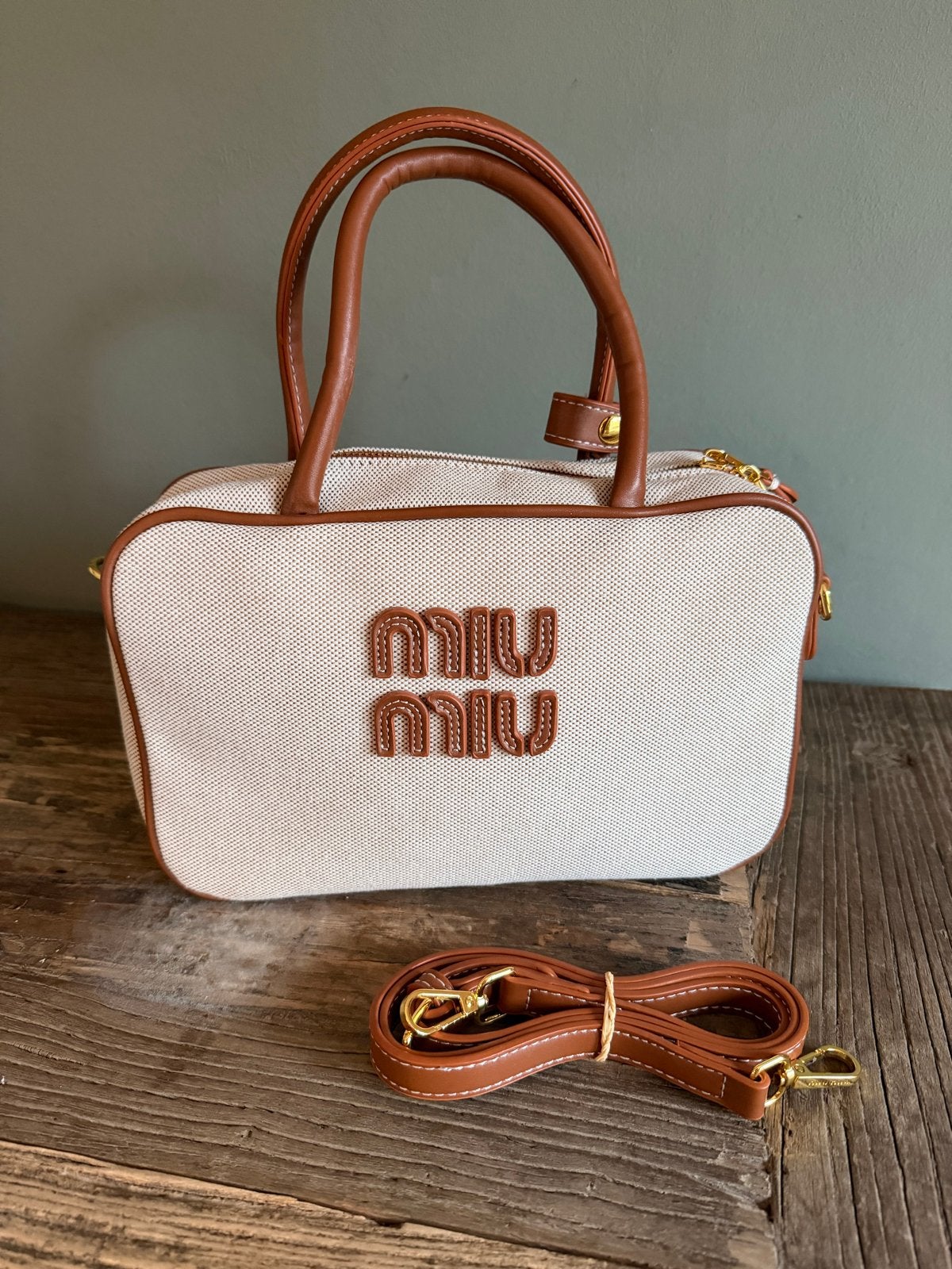 Miu Miu Canvas Tas - Zo Goed als Nieuw, Ophalen of Verzenden, Zo goed als nieuw, Beige, Schoudertasje