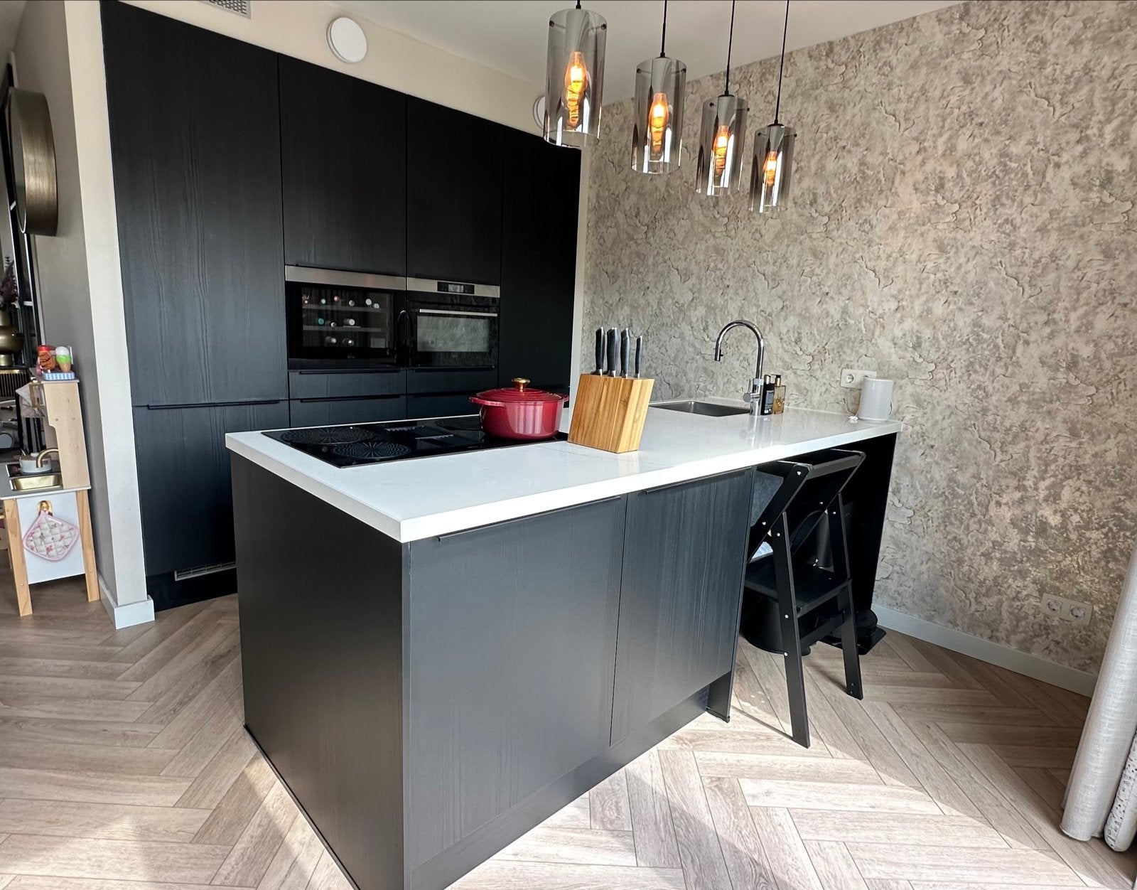 Moderne Keuken met Composiet Eiland, Ophalen, Zwart, Overige typen, Zo goed als nieuw