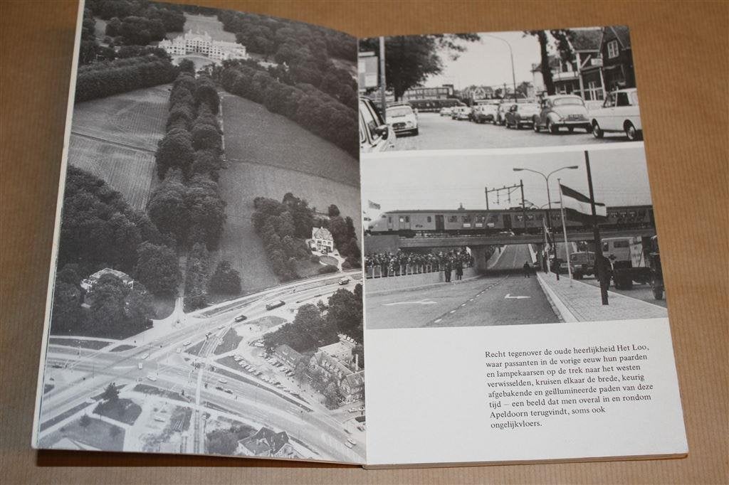 Apeldoorn. Fotopocket van Apeldoorn., Ophalen of Verzenden, Gelezen