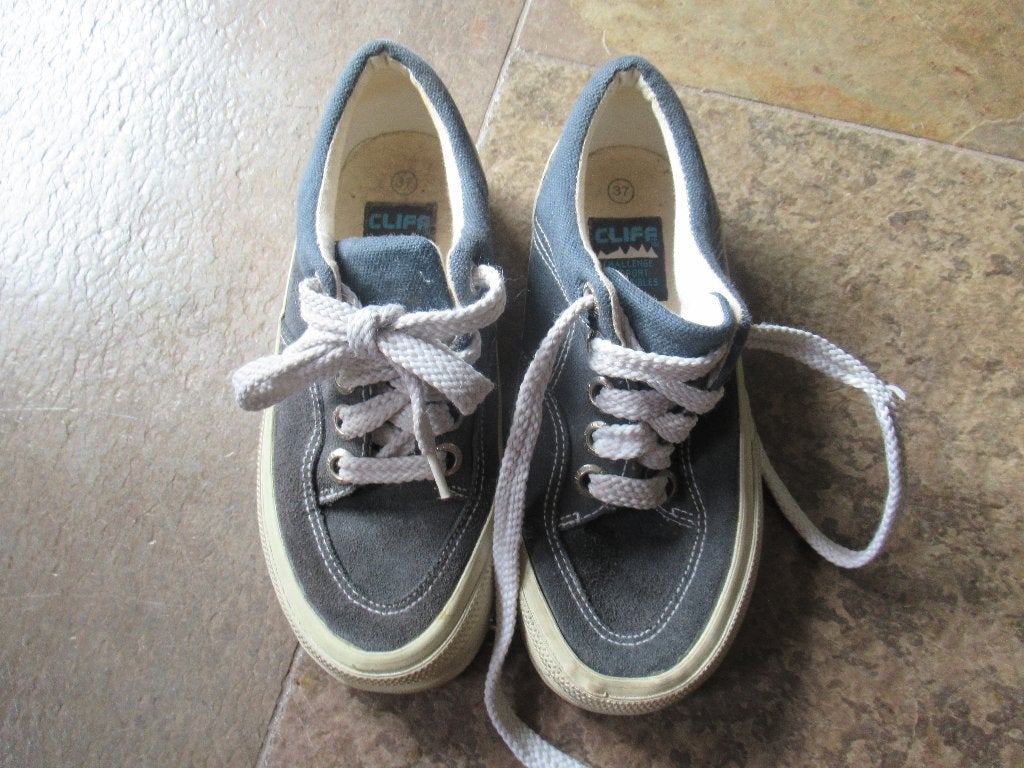 SPORTSCHOENEN maat 37 dames merk Cliff blauw suede € 15, Cliff, Blauw, Sportschoenen, Nieuw
