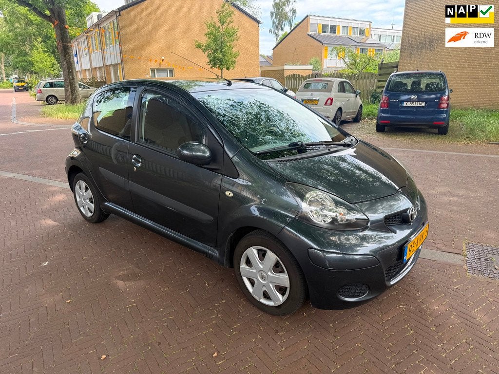 Toyota Aygo AUTOMAAT / Airco / Cruise controle / Leuke auto, Gebruikt, 4 stoelen, 68 pk, Origineel Nederlands