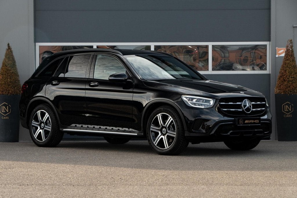 Mercedes GLC-klasse 200 4MATIC | DAB | Leder | Carplay, Automaat, Gebruikt, Met garantie (alle), Zwart