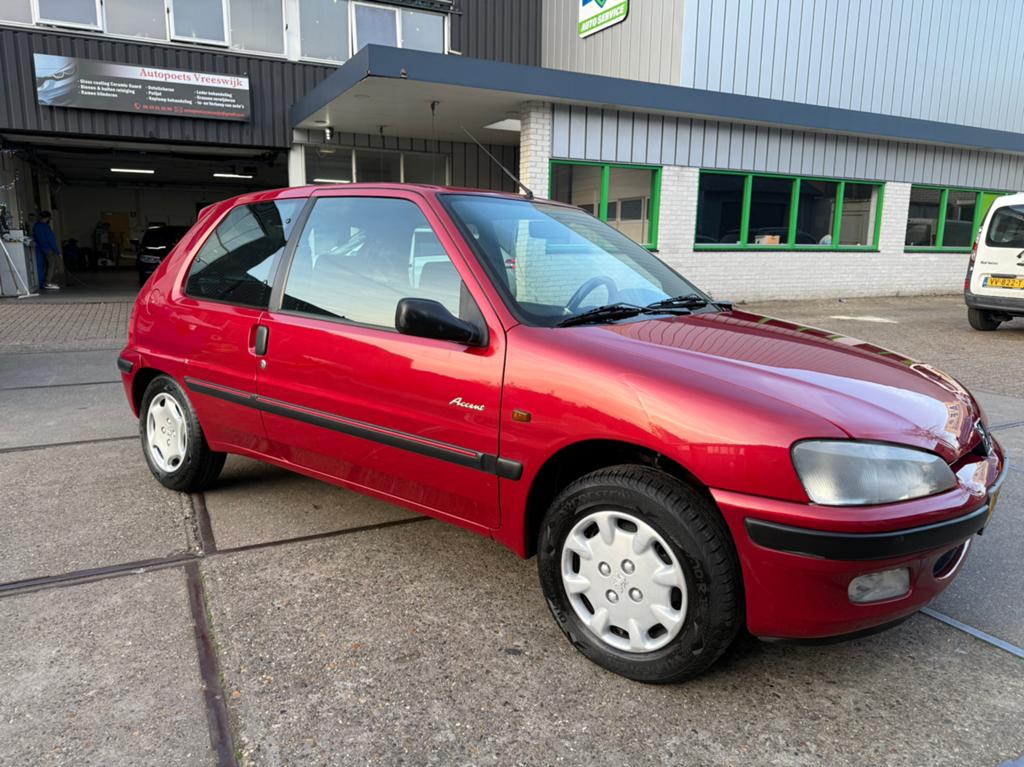 Peugeot 106 1.4 Accent AUT 1998 Rood, Stof, 1360 cc, 4 cilinders, 855 kg