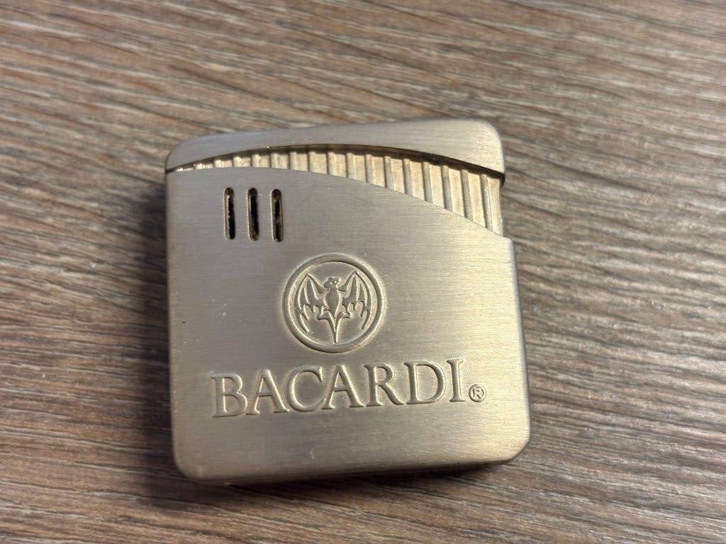 Vintage Luxe Metalen Bacardi Gasaansteker - Werkend!, Ophalen of Verzenden, Aansteker
