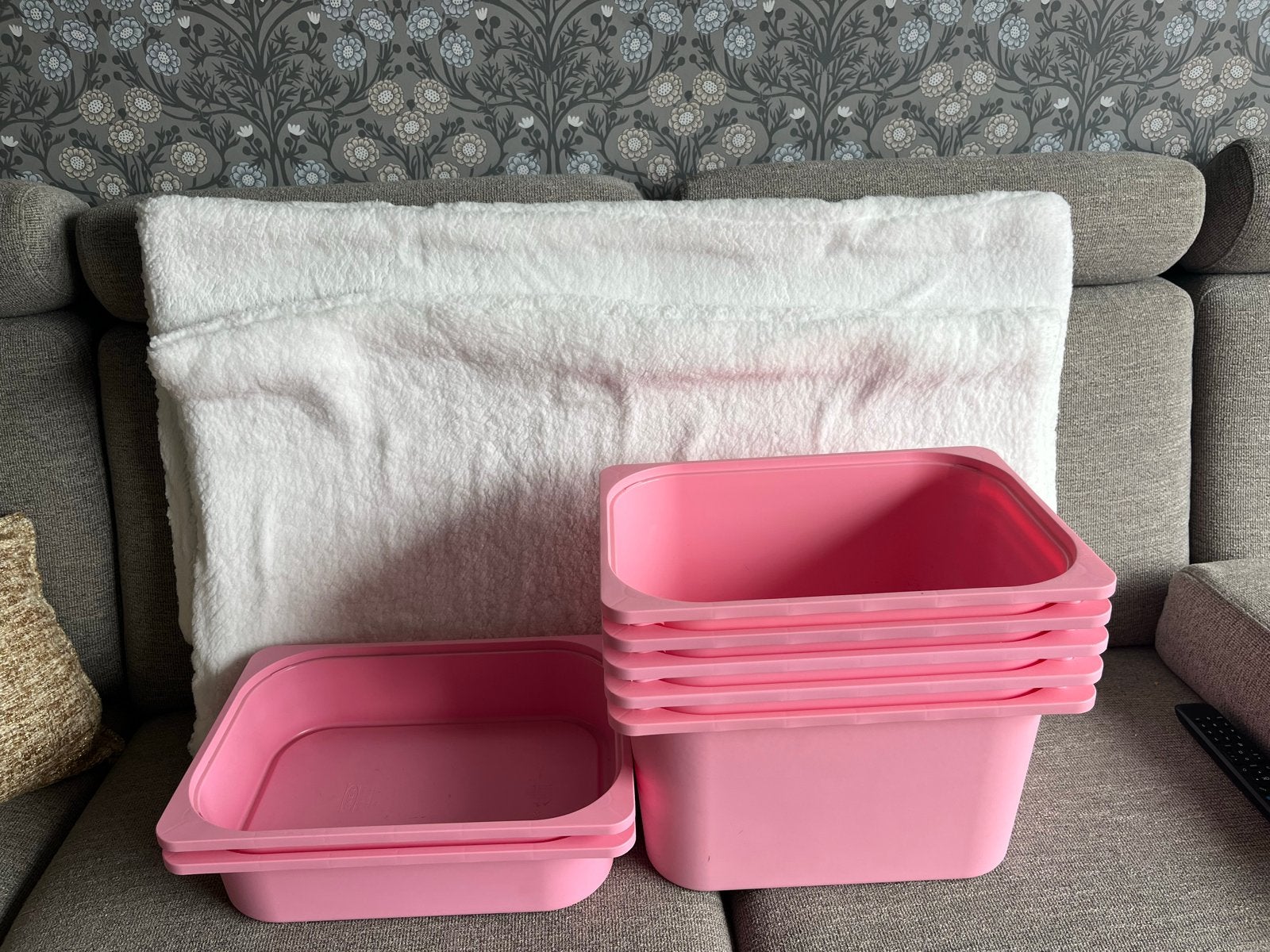 IKEA Trofast bakken roze en 2 witte kussens, Gebruikt, 75 tot 100 cm, Minder dan 50 cm, Ophalen