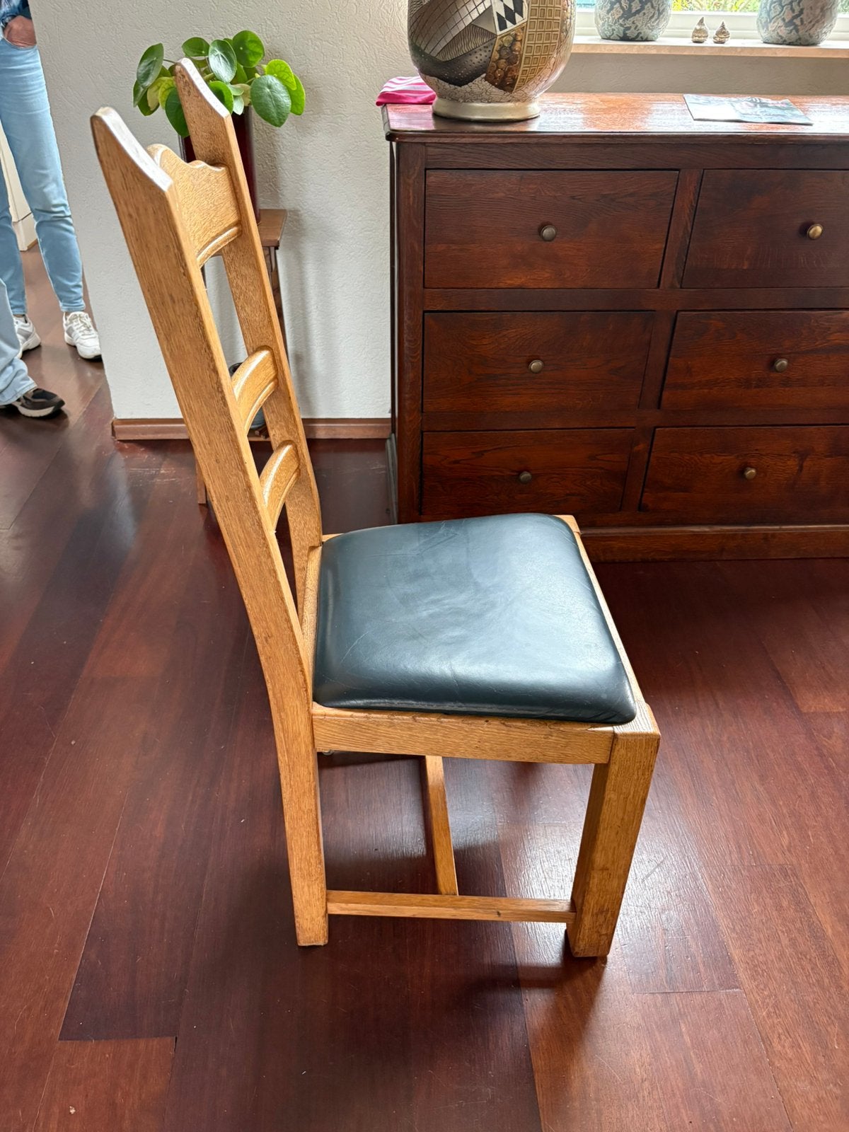 4 eiken eetkamerstoelen met skai bekleding, Ophalen