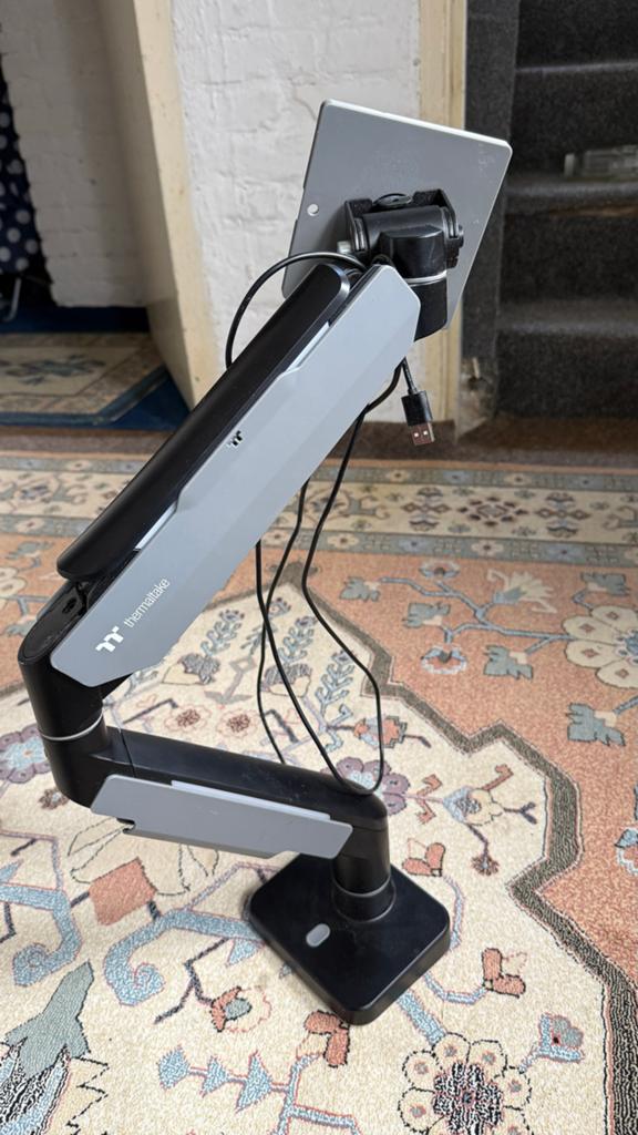 Thermaltake Monitorarm - Ergonomisch en Verstelbaar, Computers en Software, Monitoren, In hoogte verstelbaar, Ophalen of Verzenden