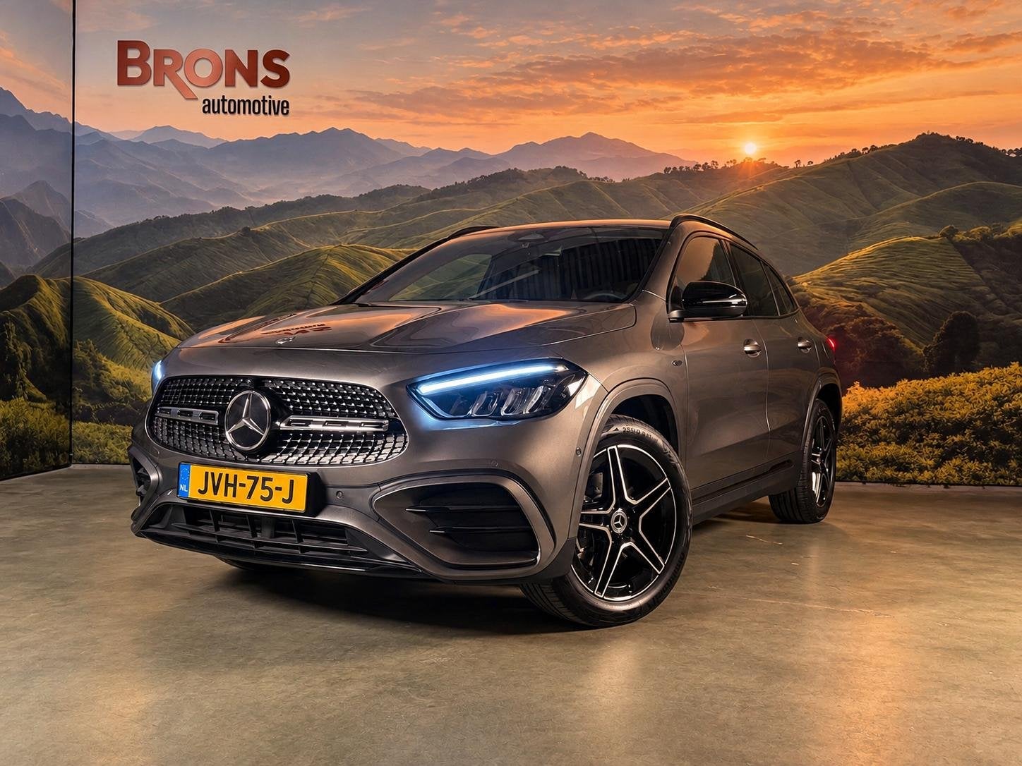 Mercedes-Benz GLA-klasse 250 e AMG-line hybrid l nieuwe auto, Auto's, Automatische klimaatregeling, 4 cilinders, 16 kWh, Alcantara