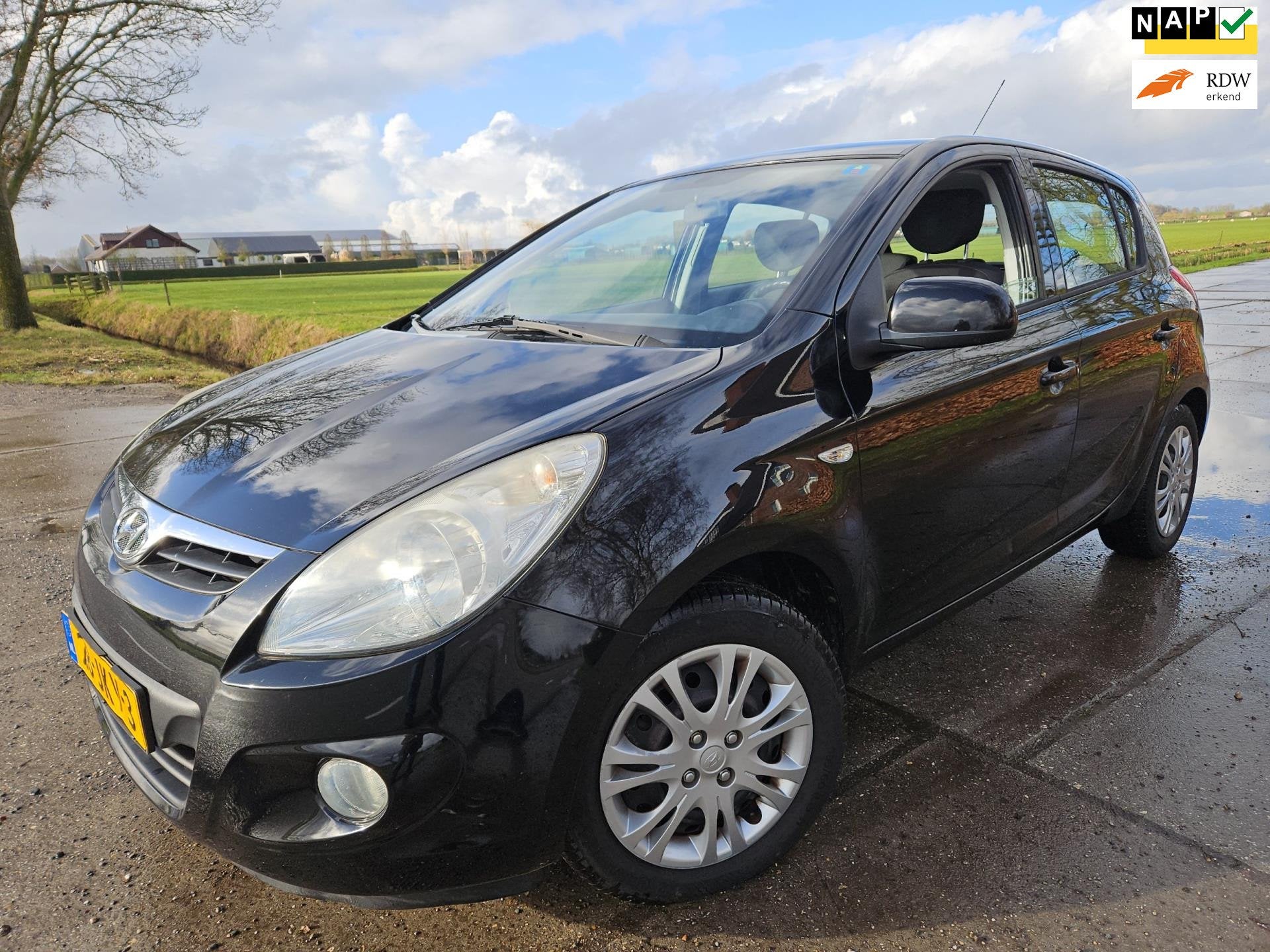 Hyundai I20 1.4i DynamicVersion/ automaat/ airco/ 126.000 km, 4 cilinders, 1396 cc, Zwart, Origineel Nederlands