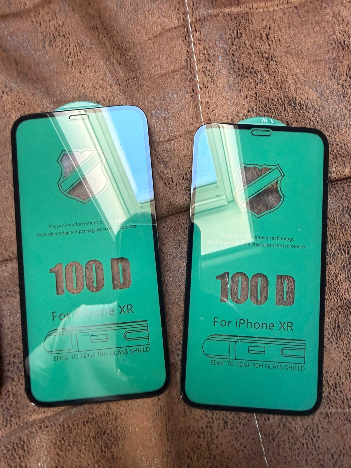 2 nieuwe scherm beschermers iPhone xr formaat plus hoesje, Telecommunicatie, Ophalen of Verzenden, Zo goed als nieuw, IPhone XR