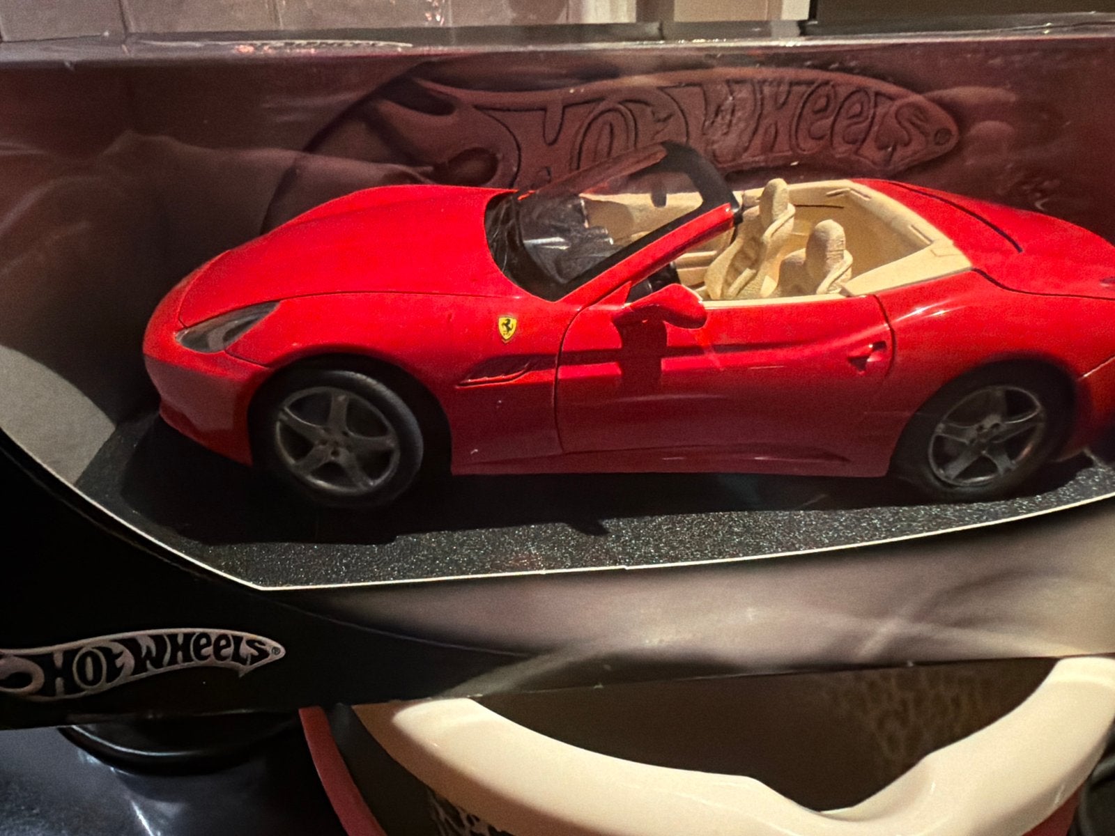 Hot Wheels 1/18 Ferrari California - Nieuw in verpakking, Auto, Nieuw, Ophalen of Verzenden, X