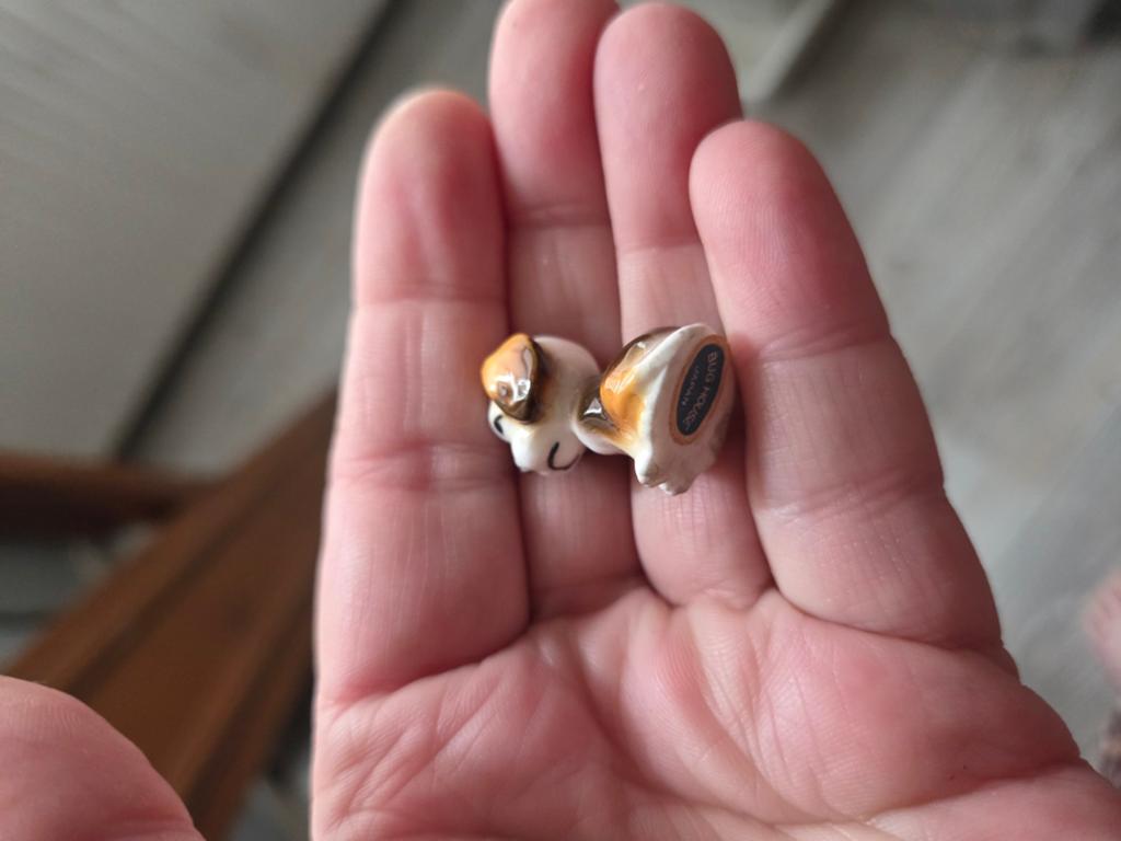 Miniatuur porseleinen hondje, Beagle, beeldje, Ophalen of Verzenden, Zo goed als nieuw, Dier