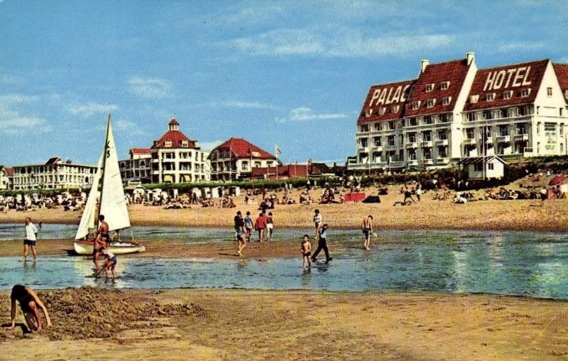 Noordwijk aan Zee, Palace Hotel - strand volk zeilboot - 196, Ophalen of Verzenden, 1960 tot 1980, Gelopen, Zuid-Holland