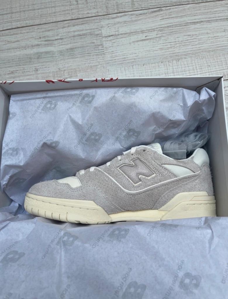 New Balance 550 Aime Léon Dore lichtgrijs suède, Kleding | Heren, Schoenen, Ophalen of Verzenden, Nieuw, Wit, Sneakers of Gympen