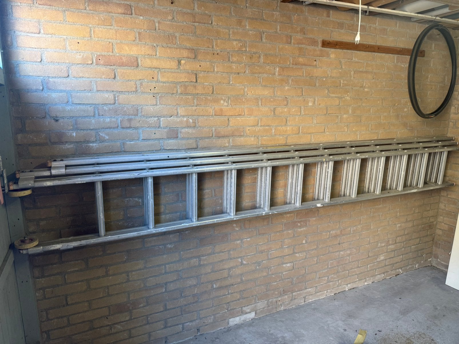 uitschuifbare aluminium ladder, Doe-het-zelf en Verbouw, Ladders en Trappen, Ophalen, Zo goed als nieuw, 4 meter of meer