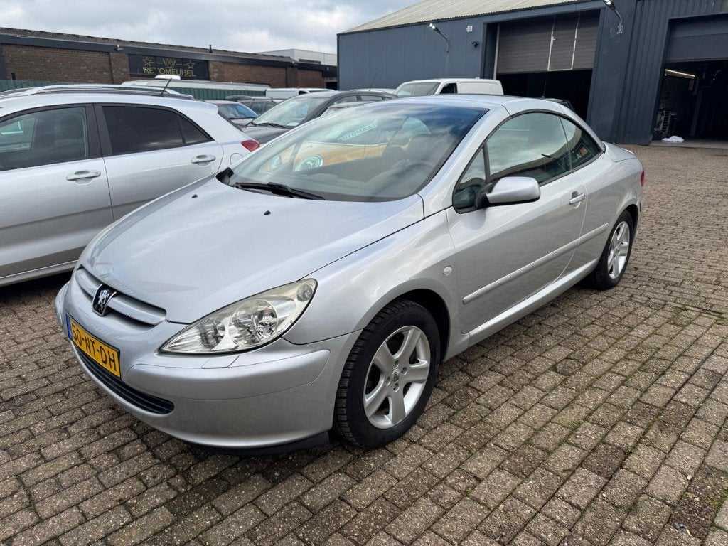 Peugeot 307 CC 1.6-16V (bj 2004), Auto's, Peugeot, 730 kg, Gebruikt, Zwart, 4 cilinders
