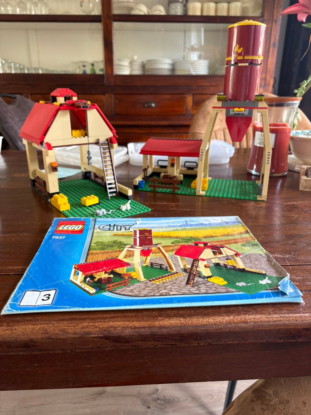 Complete LEGO boerderij 7637 met 2 tractoren en grasmaaier!, Inclusief instructies, Lego, Ophalen of Verzenden, Complete set