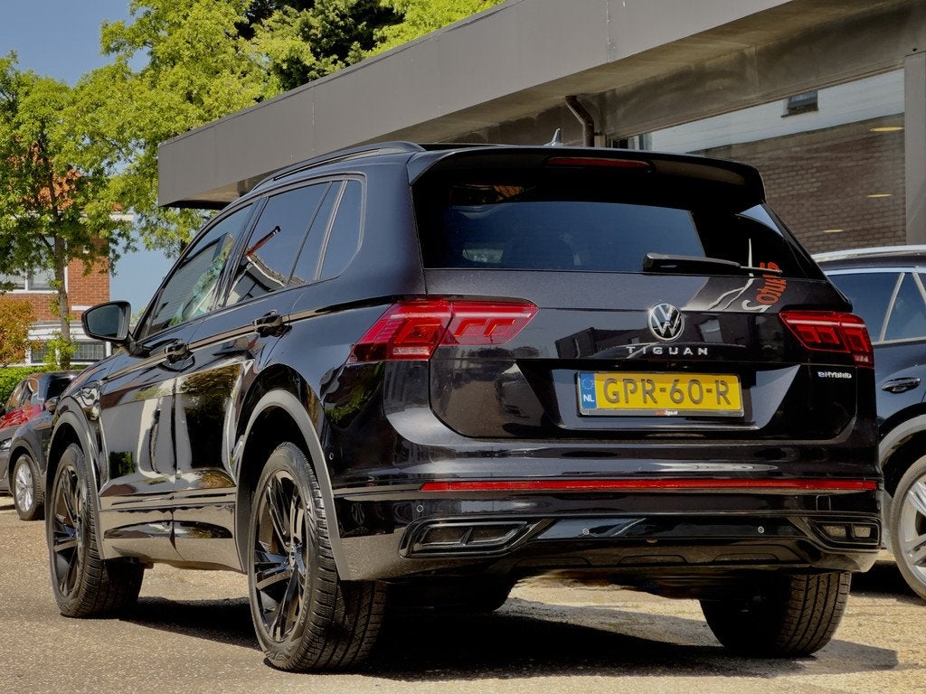 Volkswagen Tiguan 1.4 TSI AUT6 EHYBRID 3X R-LINE + BLACK-EDI, Auto's, Volkswagen, 4 cilinders, Leder en Stof, Zwart, 1395 cc