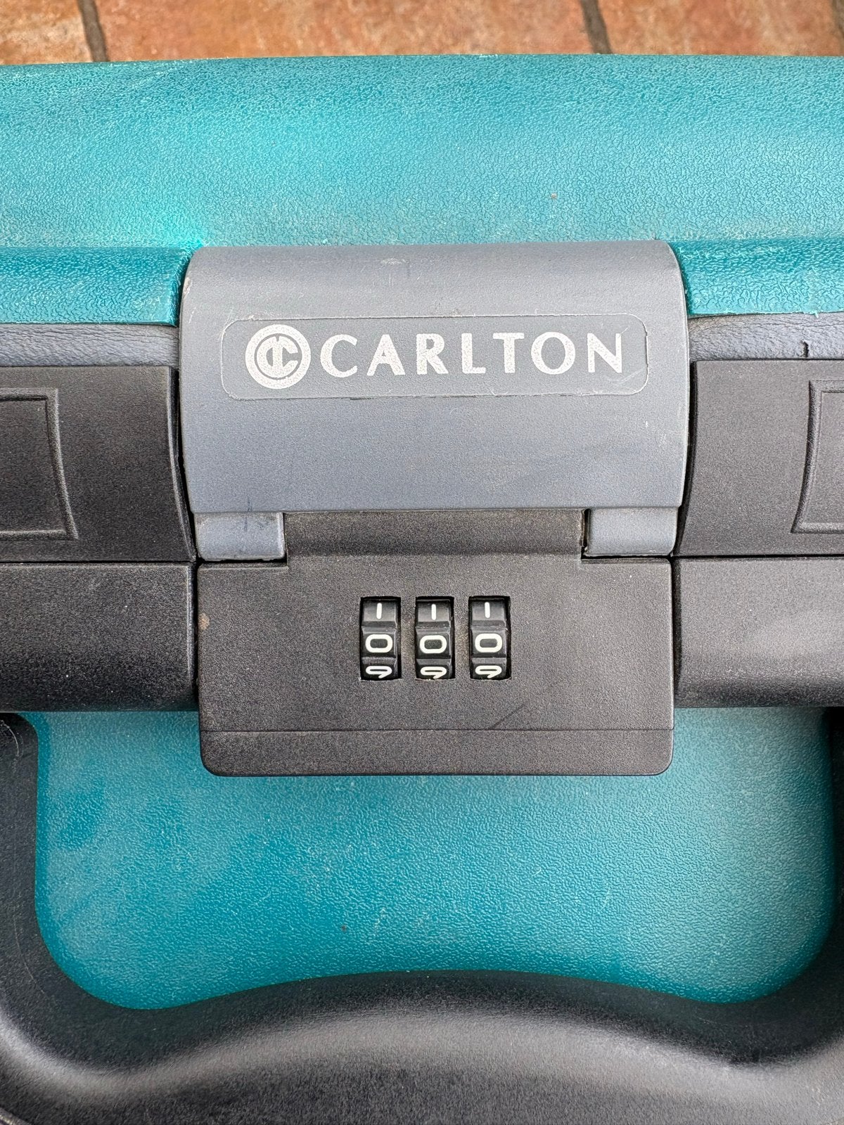 Carlton Koffer met cijferslot en wieltjes - Turquoise, Sieraden, Tassen en Uiterlijk, Koffers, Gebruikt, Hard kunststof, 45 tot 55 cm